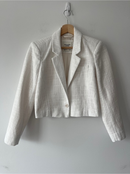 Abercrombie & Fitch Jackets & Blazers - Abercrombie & Fitch white Cropped Tweed Blazer XS
